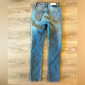 Re/done jeans! Stretch with distressed knees!